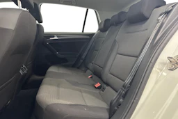 valkoinen Volkswagen Golf 2018 kuva 11.