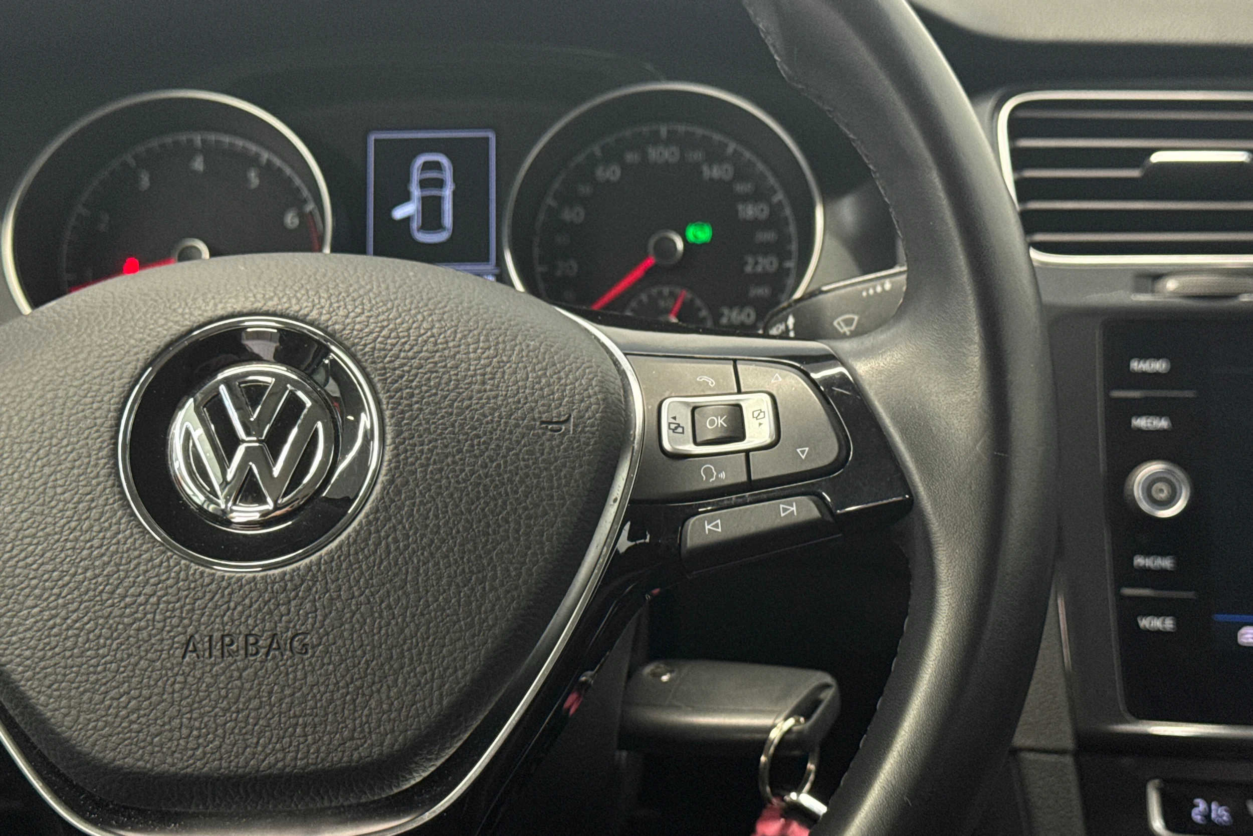 valkoinen Volkswagen Golf 2018 kuva 17.