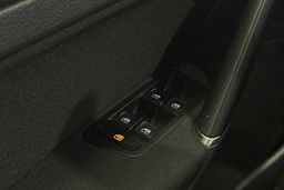 valkoinen Volkswagen Golf 2018 kuva 21.