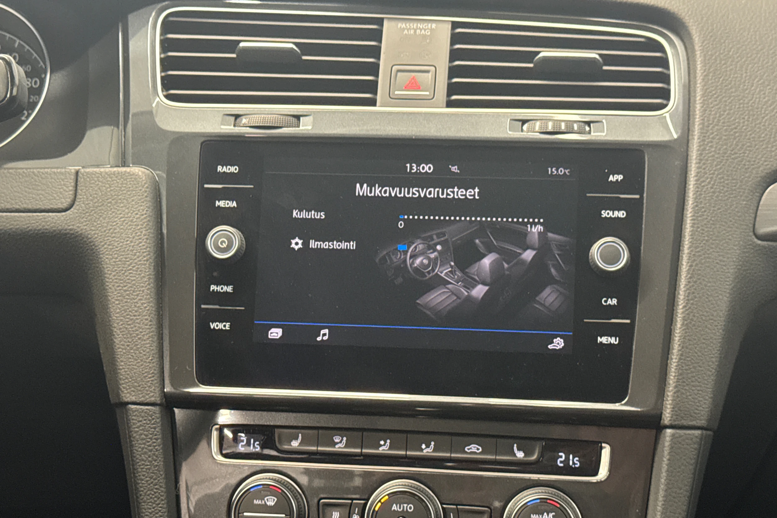 valkoinen Volkswagen Golf 2018 kuva 22.