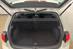 valkoinen Volkswagen Golf 2018 kuva 27.