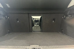valkoinen Volkswagen Golf 2018 kuva 28.