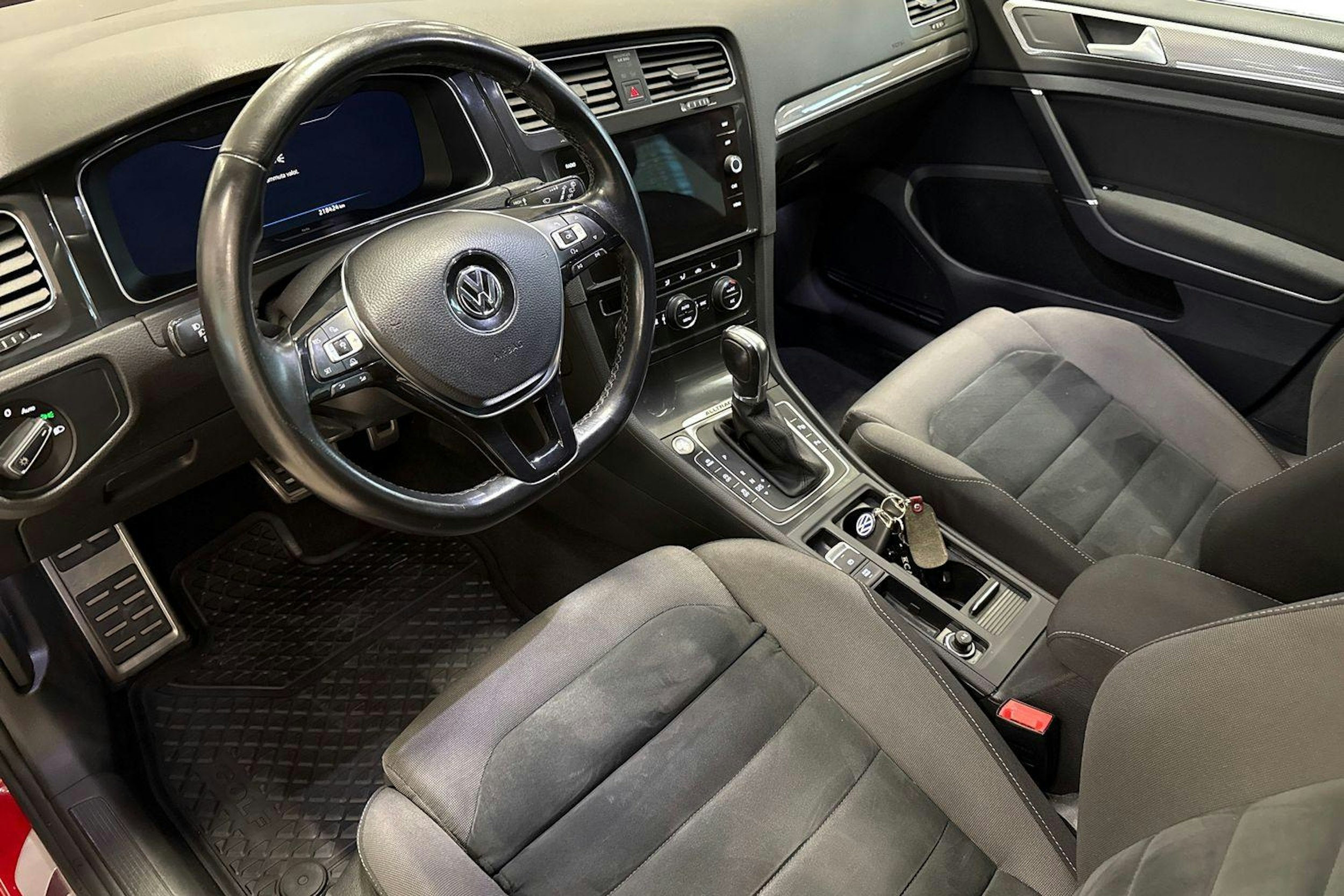 punainen Volkswagen Golf 2018 kuva 7.