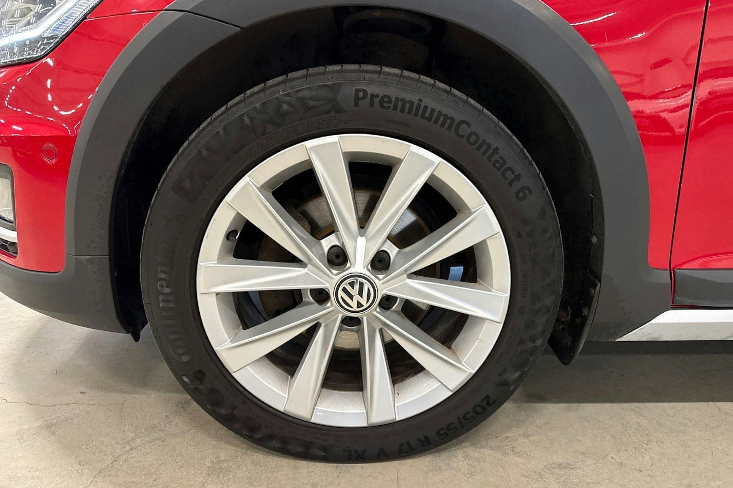 punainen Volkswagen Golf 2018 kuva 11.