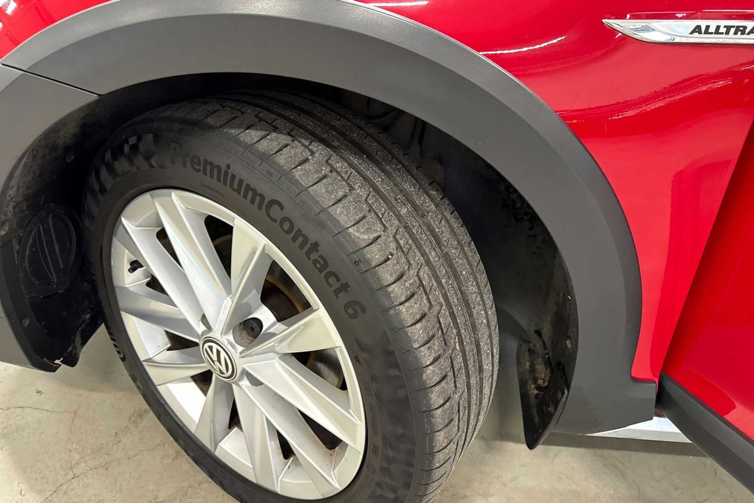 punainen Volkswagen Golf 2018 kuva 13.