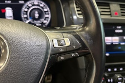 punainen Volkswagen Golf 2018 kuva 20.