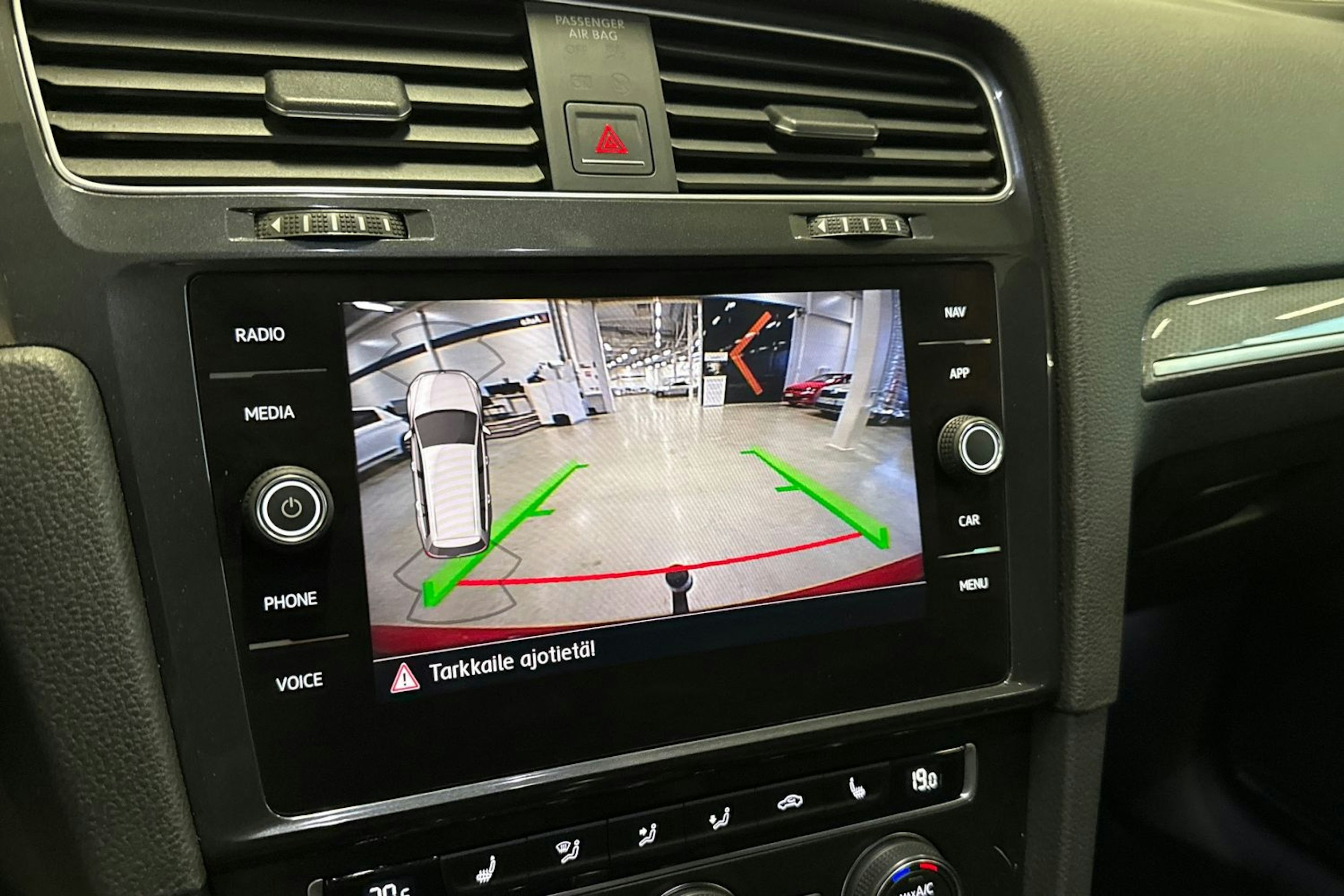 punainen Volkswagen Golf 2018 kuva 21.