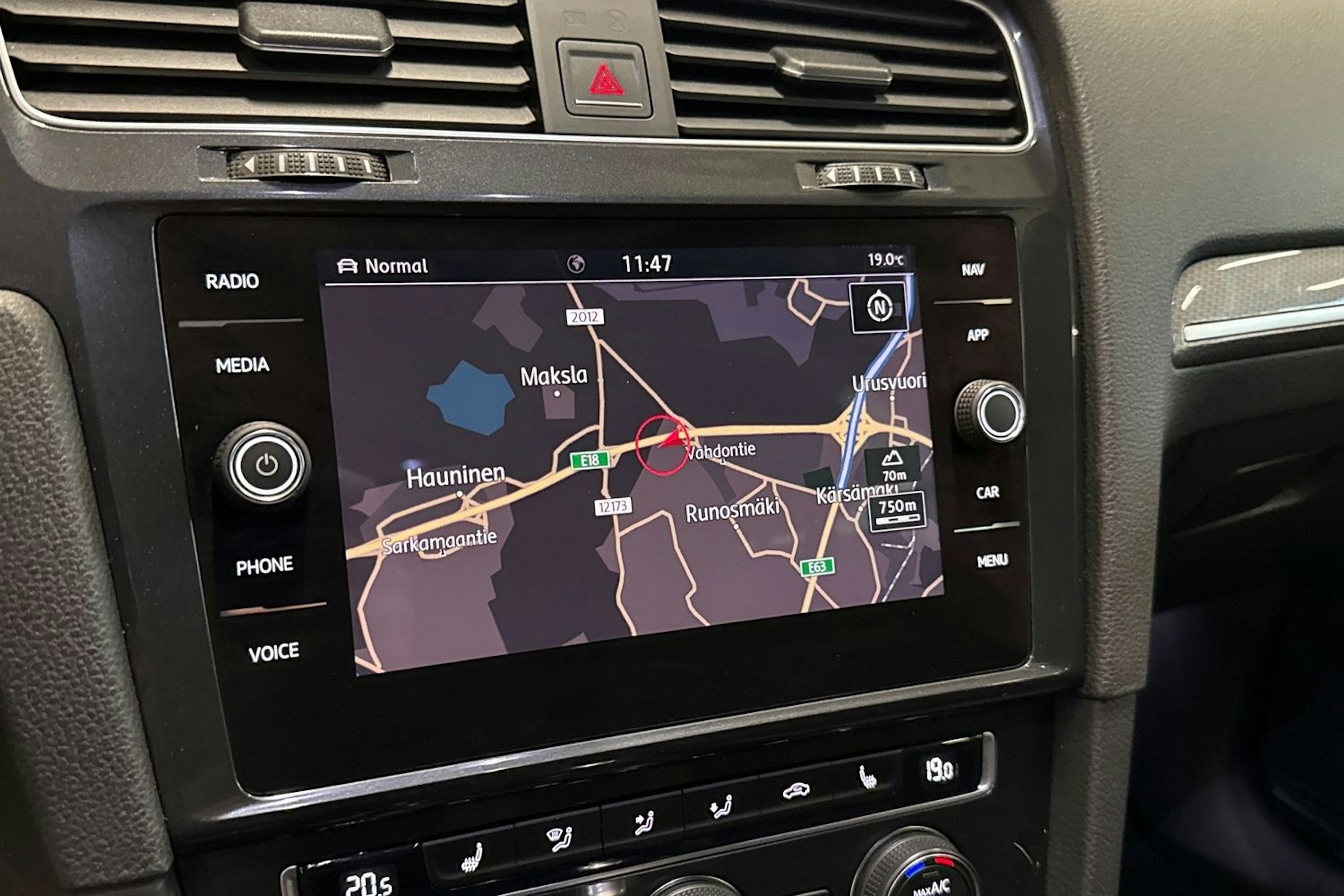 punainen Volkswagen Golf 2018 kuva 22.