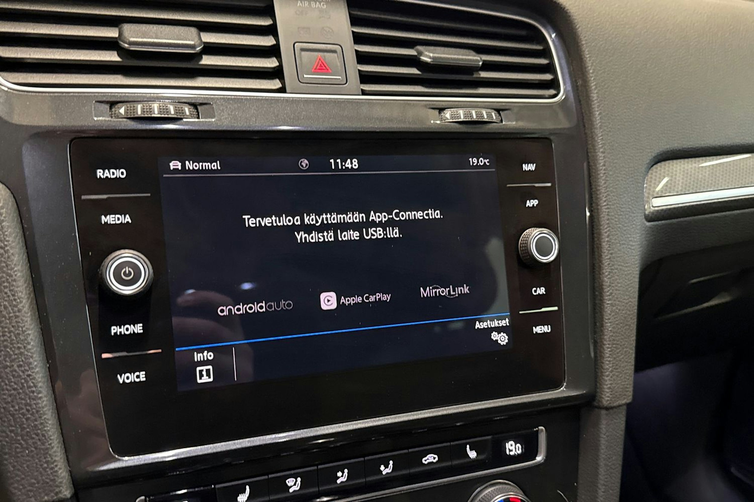 punainen Volkswagen Golf 2018 kuva 23.