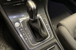 punainen Volkswagen Golf 2018 kuva 24.