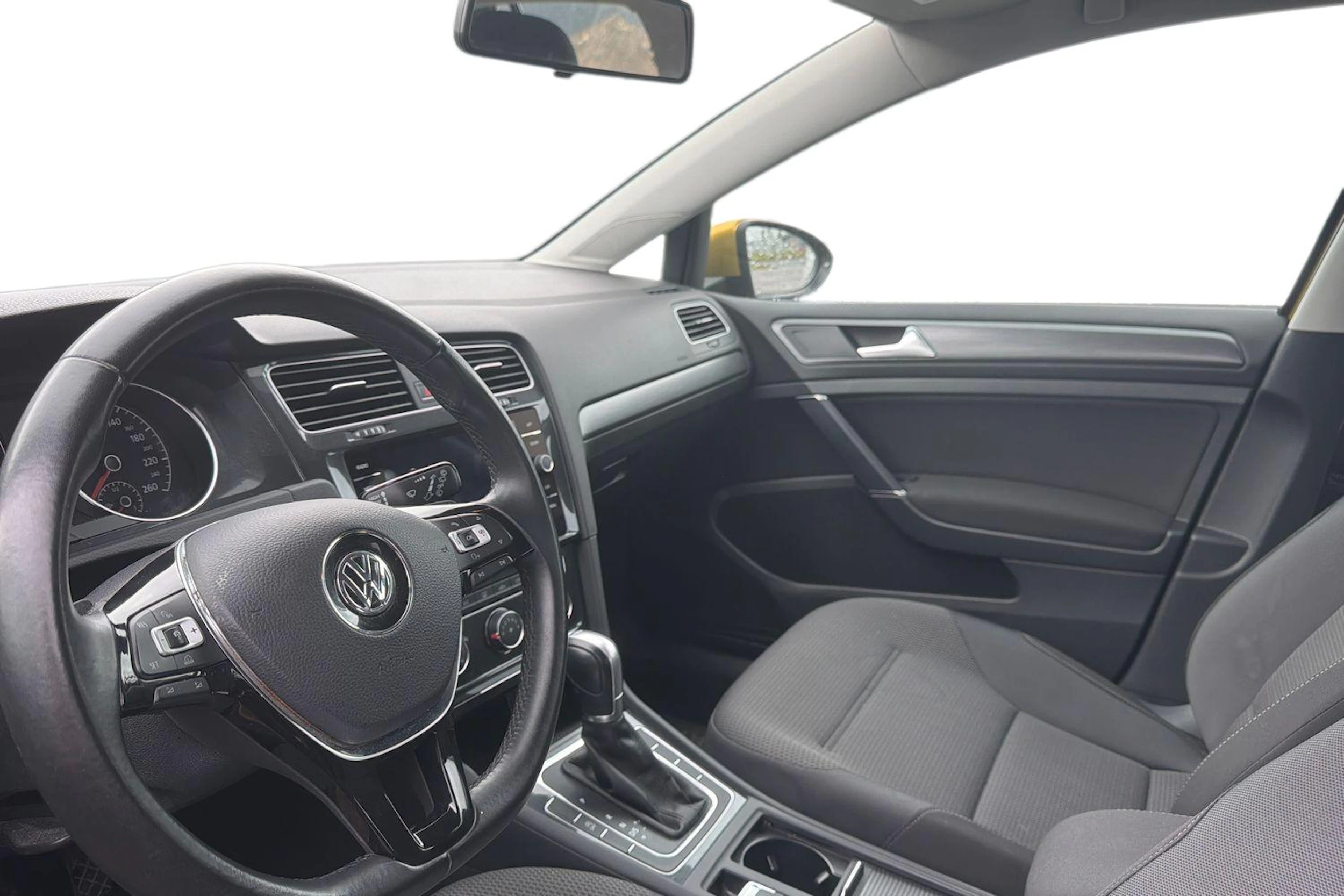 keltainen Volkswagen Golf 2018 kuva 3.