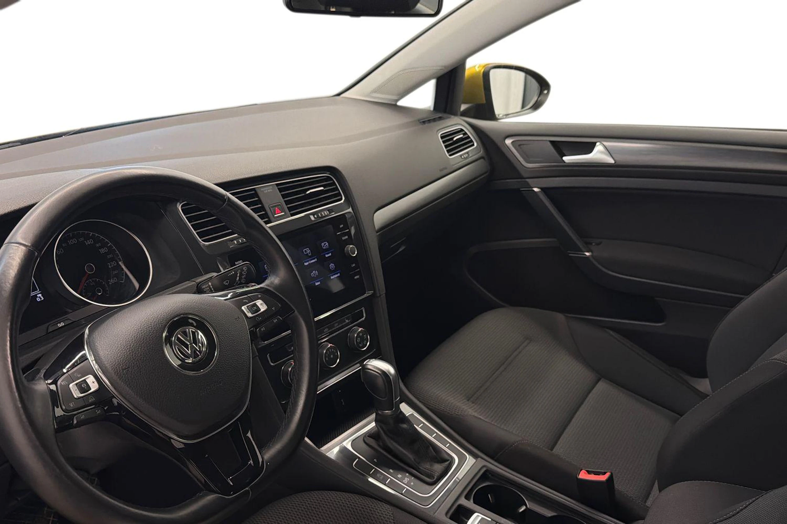 keltainen Volkswagen Golf 2018 kuva 6.