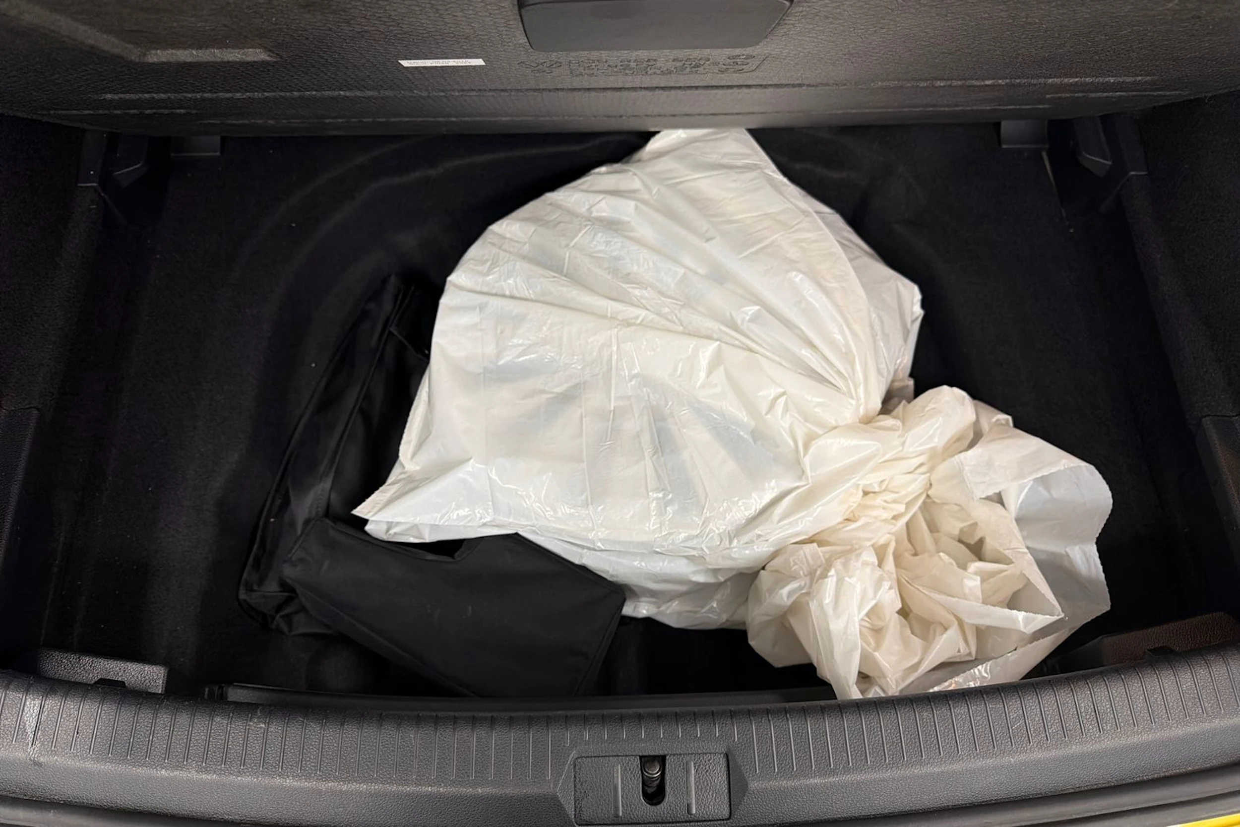 keltainen Volkswagen Golf 2018 kuva 14.