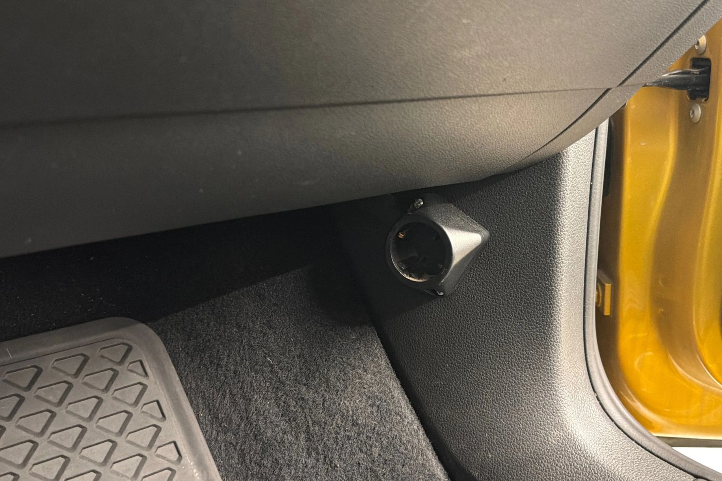 keltainen Volkswagen Golf 2018 kuva 15.