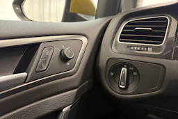 keltainen Volkswagen Golf 2018 kuva 16.
