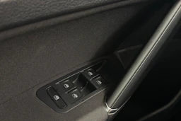 keltainen Volkswagen Golf 2018 kuva 17.