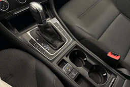 keltainen Volkswagen Golf 2018 kuva 20.