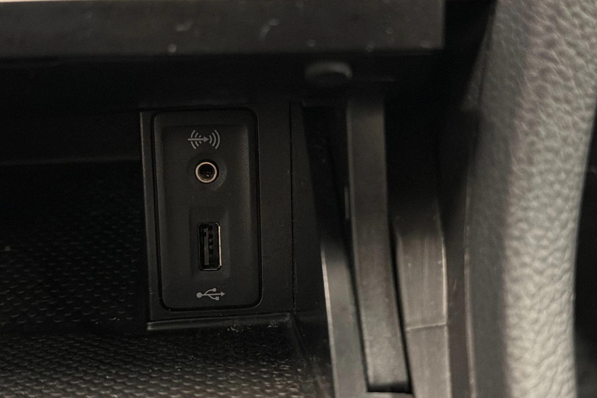 keltainen Volkswagen Golf 2018 kuva 21.