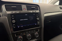 keltainen Volkswagen Golf 2018 kuva 24.