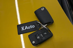 keltainen Volkswagen Golf 2018 kuva 26.