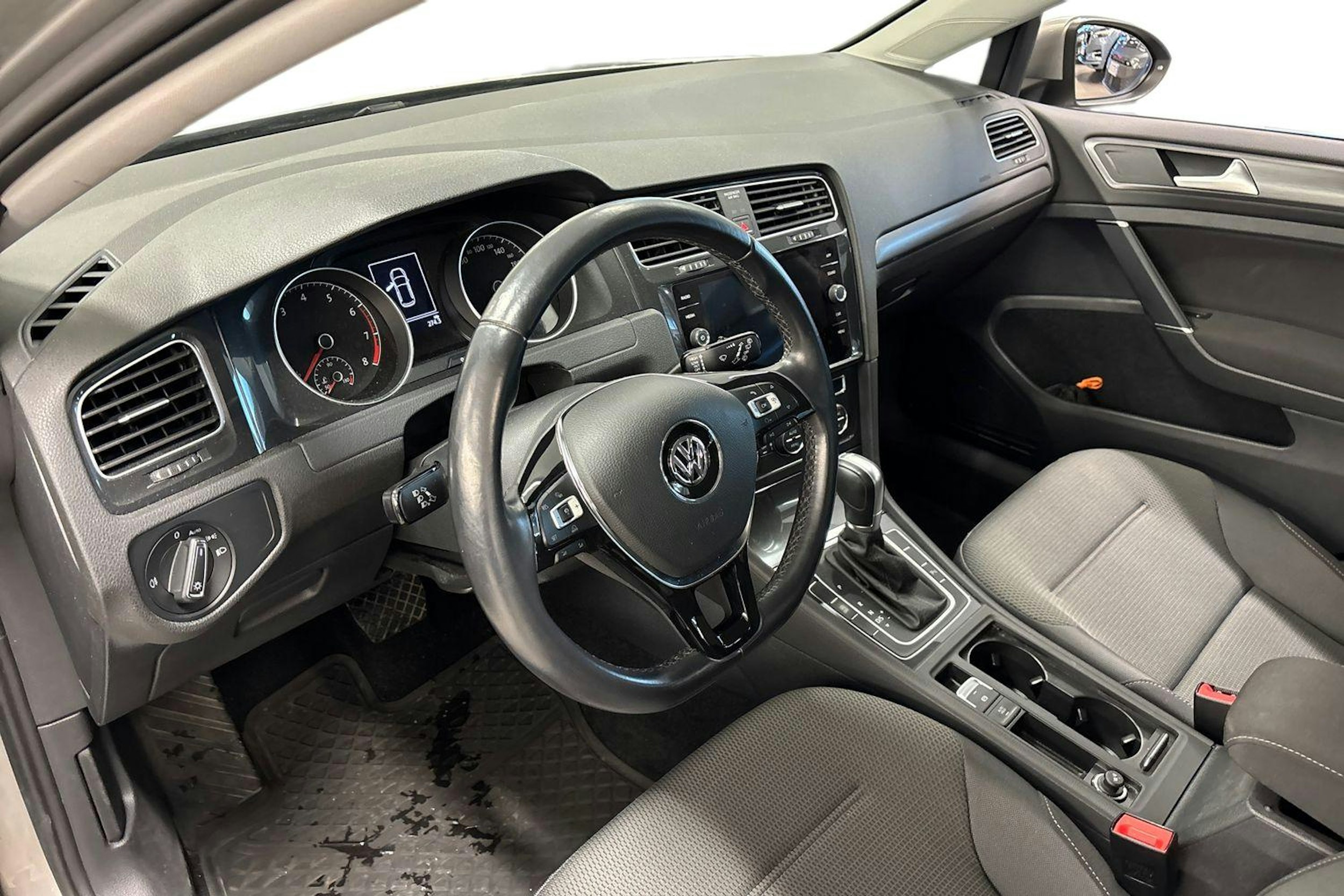 harmaa Volkswagen Golf 2018 kuva 3.