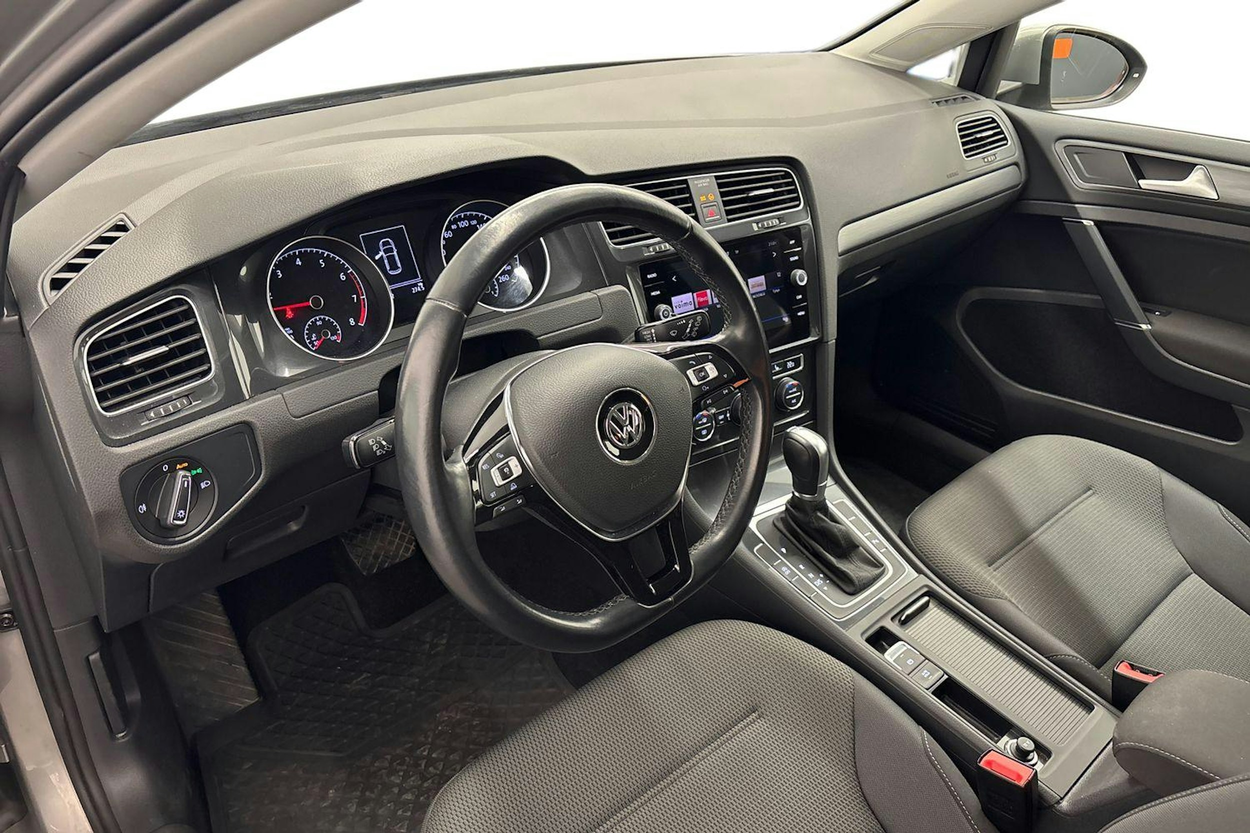 harmaa Volkswagen Golf 2018 kuva 7.