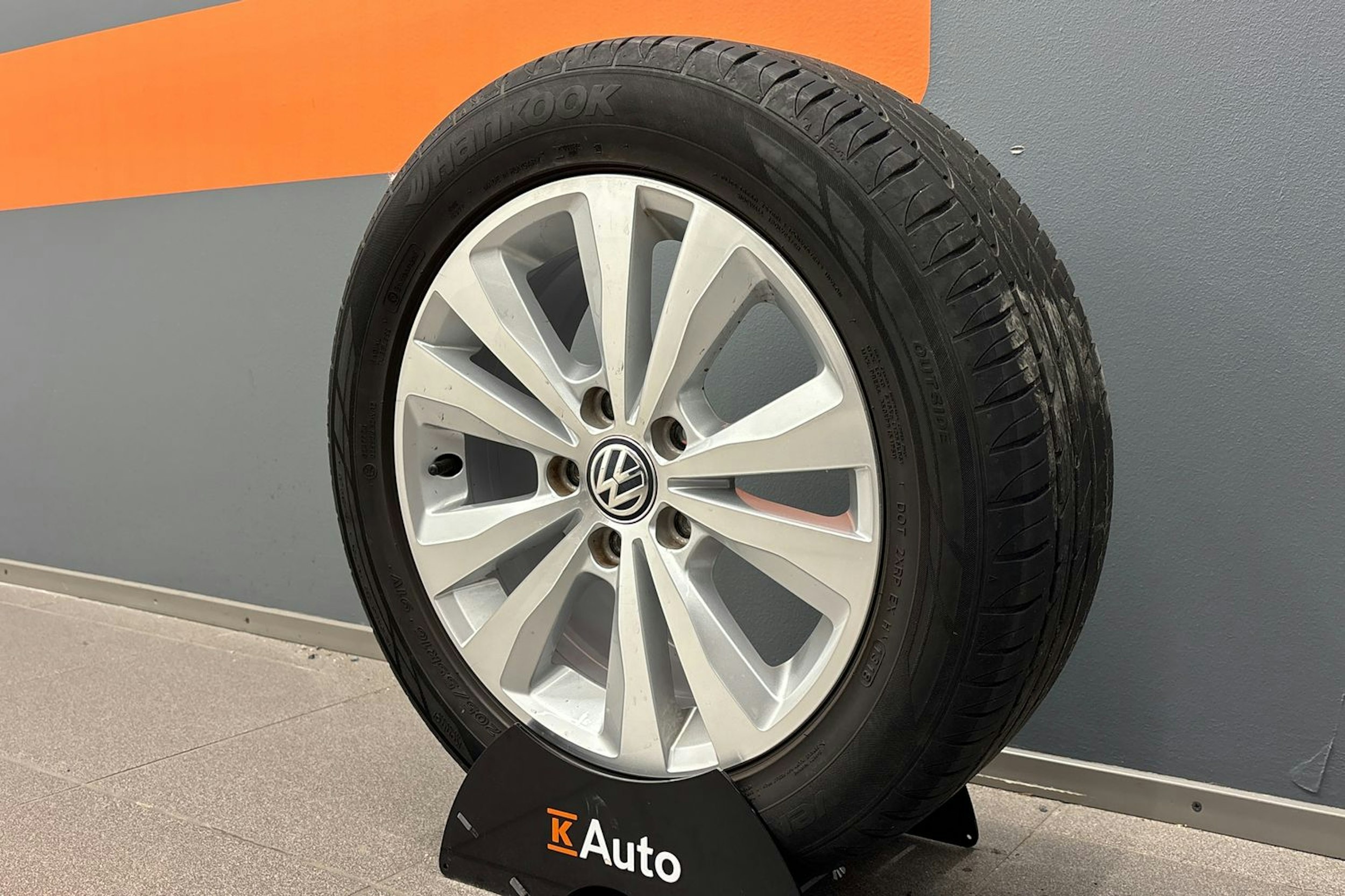 harmaa Volkswagen Golf 2018 kuva 13.