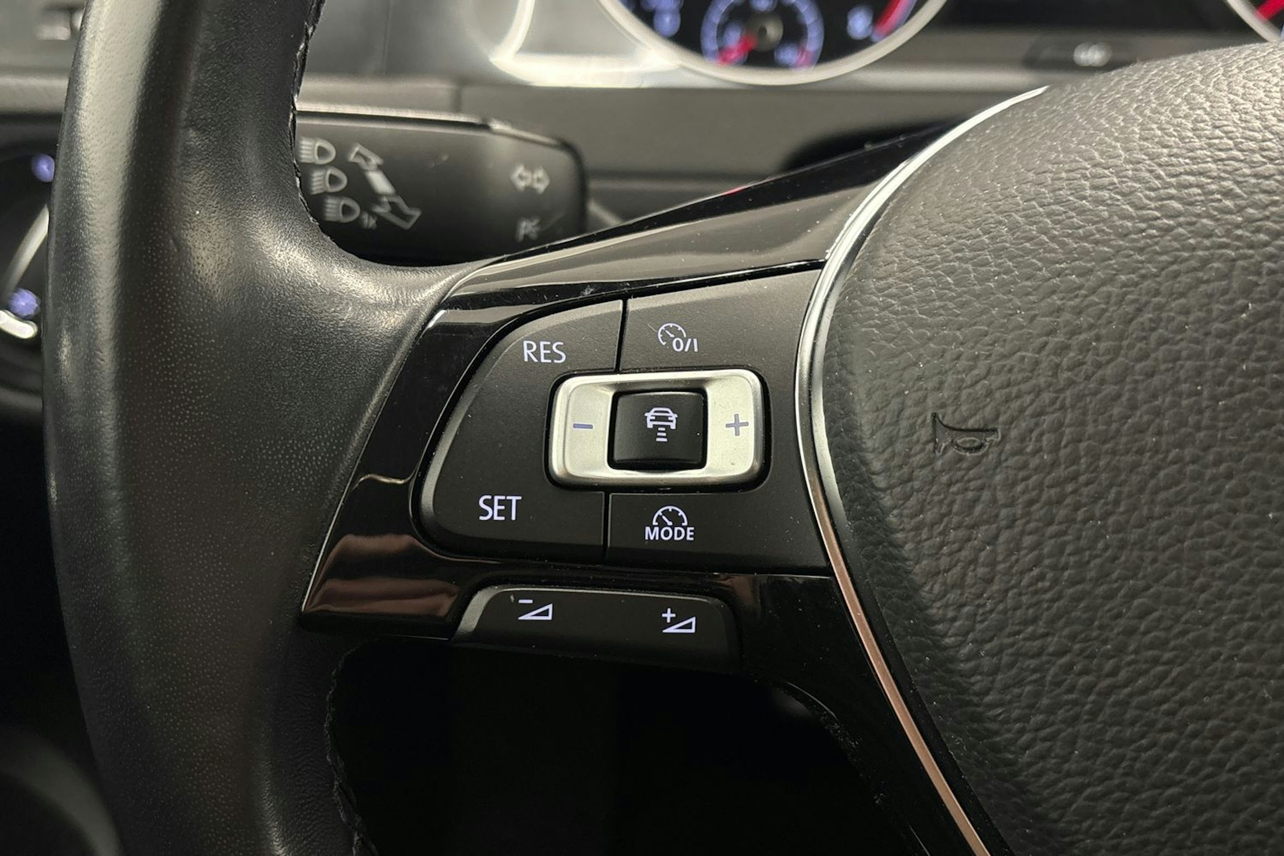 harmaa Volkswagen Golf 2018 kuva 16.