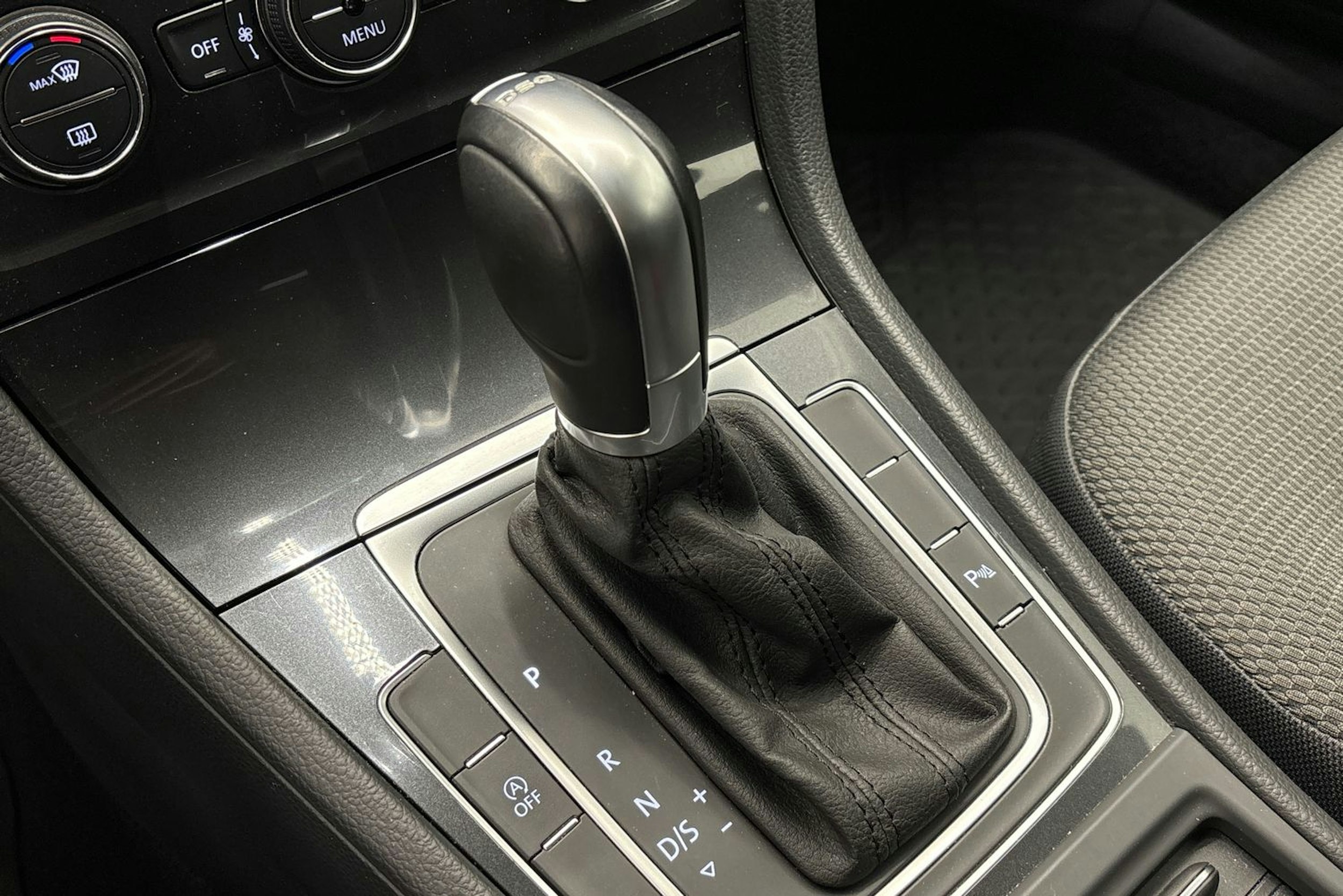 harmaa Volkswagen Golf 2018 kuva 23.