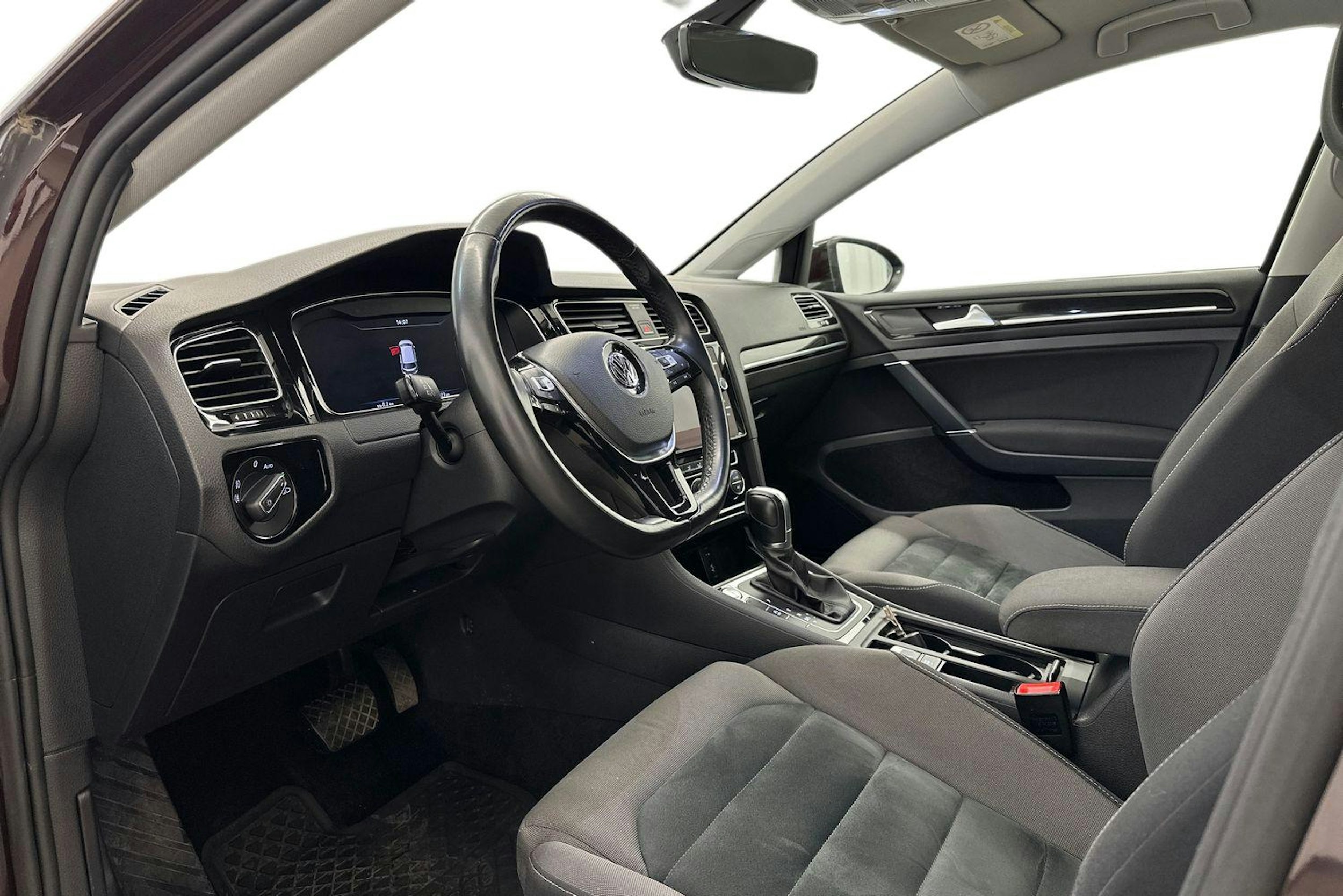 musta Volkswagen Golf 2018 kuva 6.