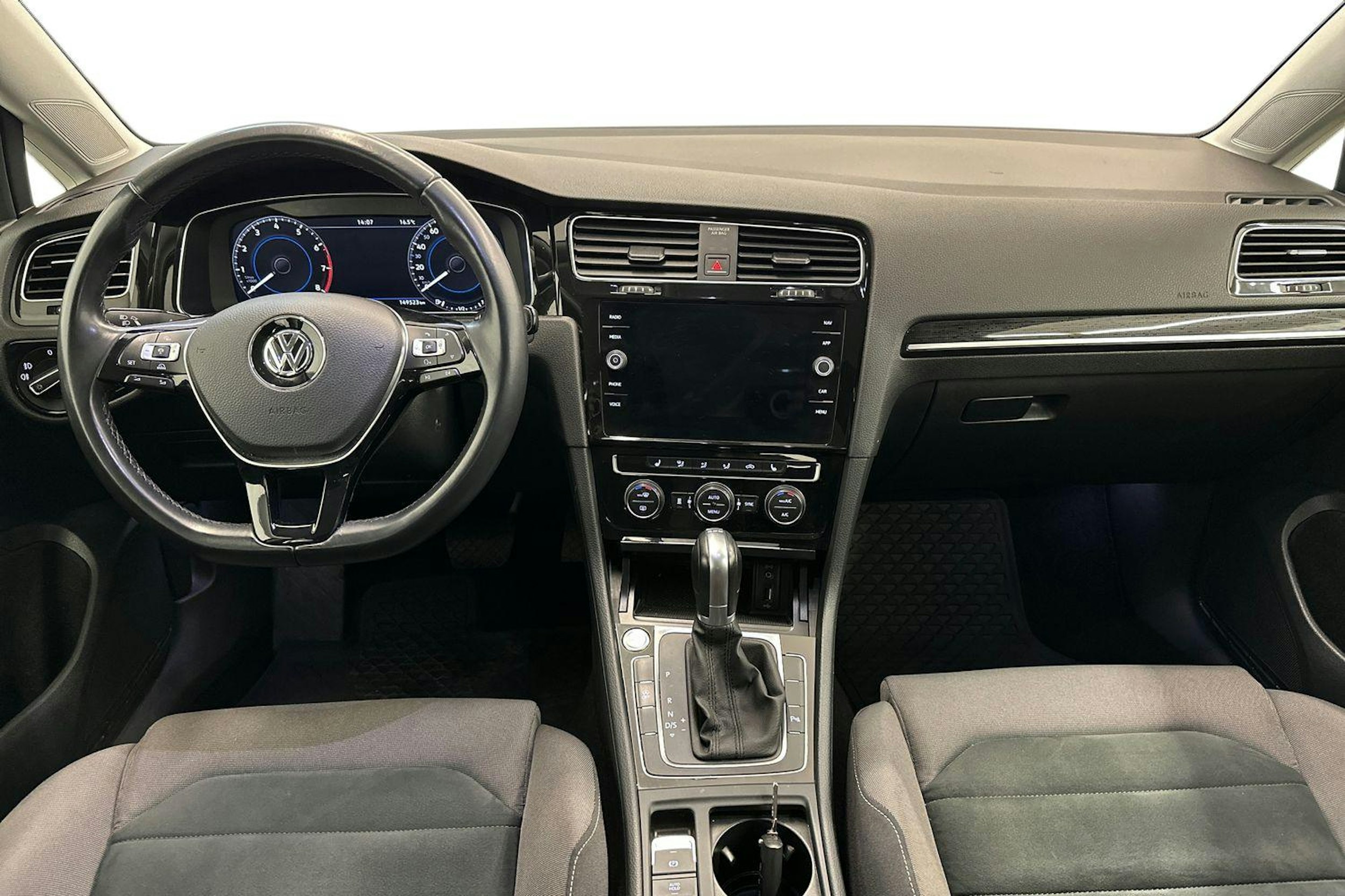 musta Volkswagen Golf 2018 kuva 7.