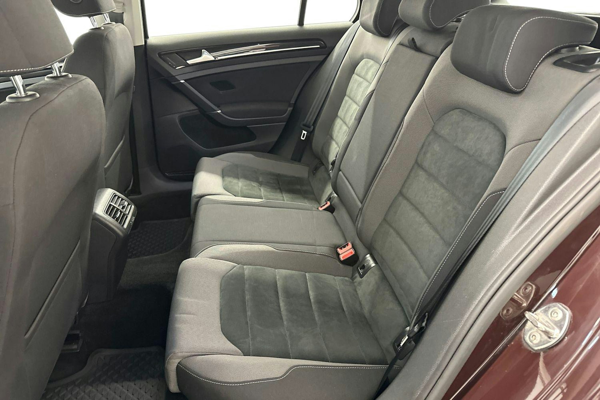 musta Volkswagen Golf 2018 kuva 8.