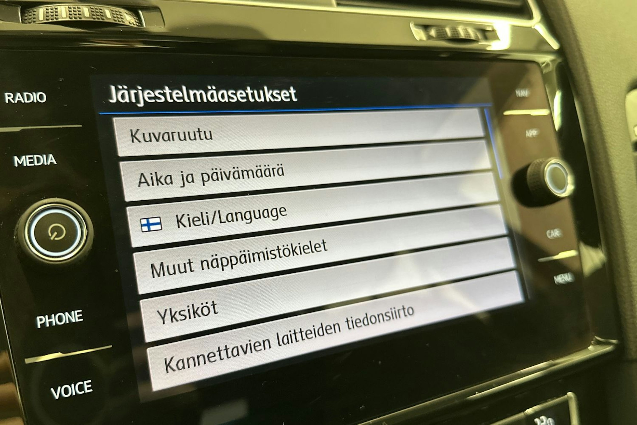 musta Volkswagen Golf 2018 kuva 19.