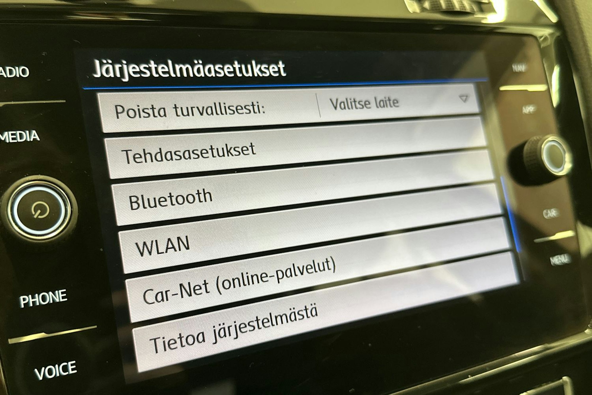 musta Volkswagen Golf 2018 kuva 20.