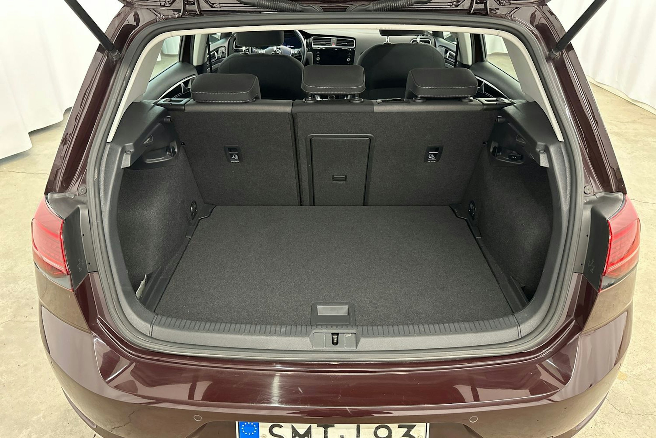 musta Volkswagen Golf 2018 kuva 25.