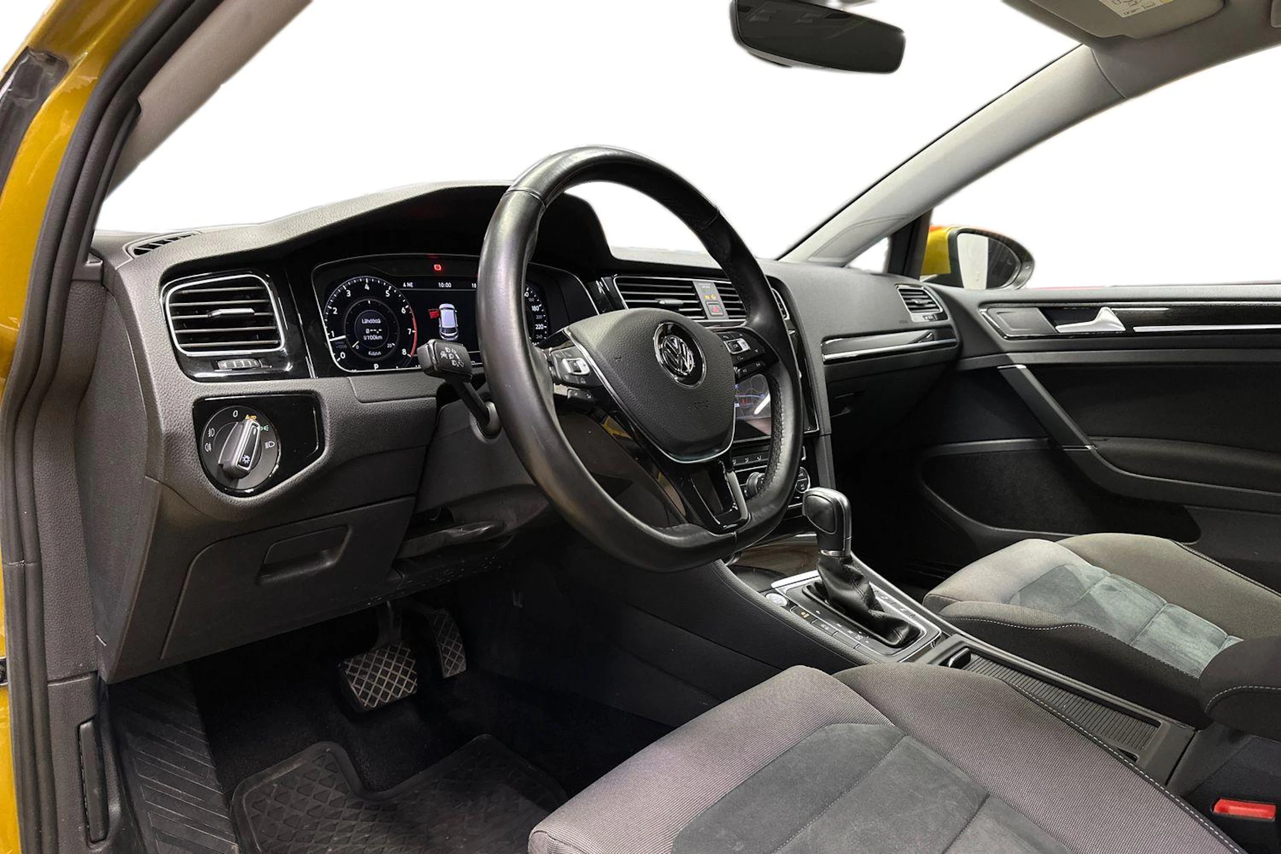 keltainen Volkswagen Golf 2018 kuva 6.