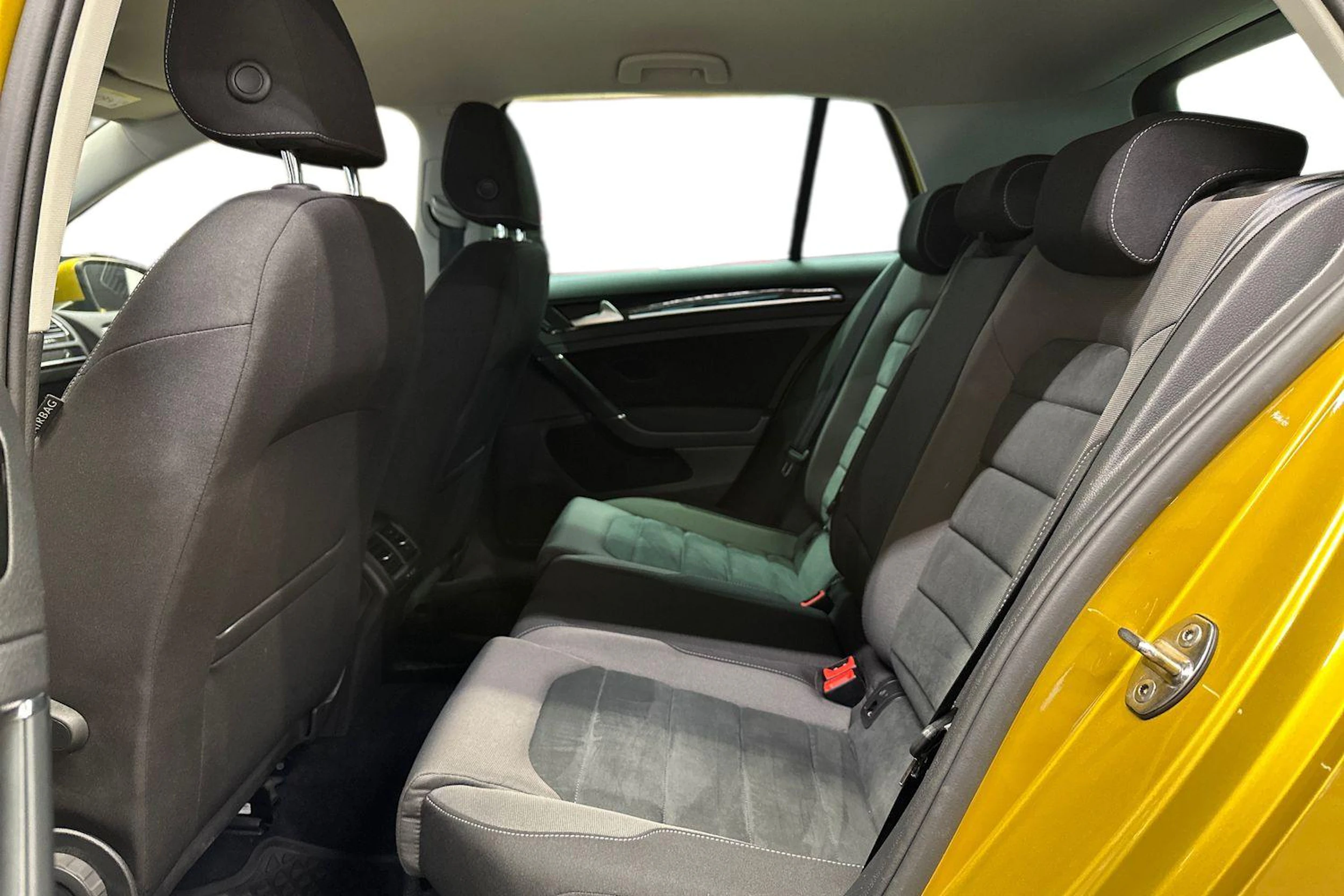 keltainen Volkswagen Golf 2018 kuva 8.