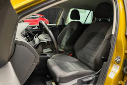 keltainen Volkswagen Golf 2018 kuva 11.