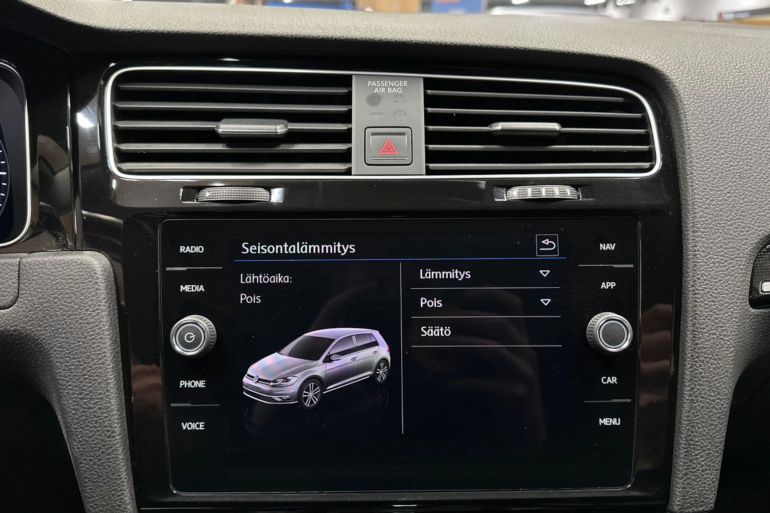 keltainen Volkswagen Golf 2018 kuva 14.