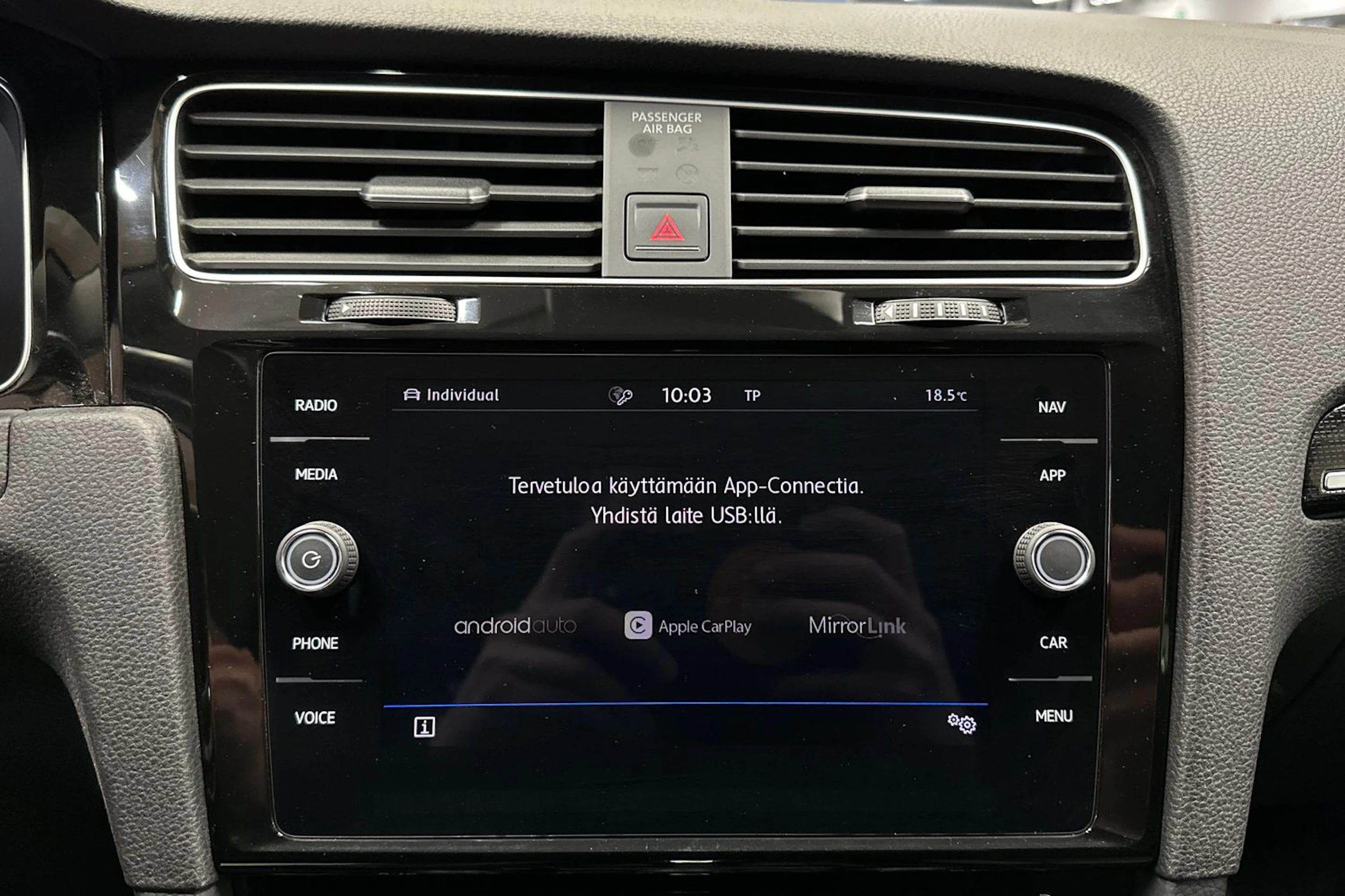 keltainen Volkswagen Golf 2018 kuva 15.