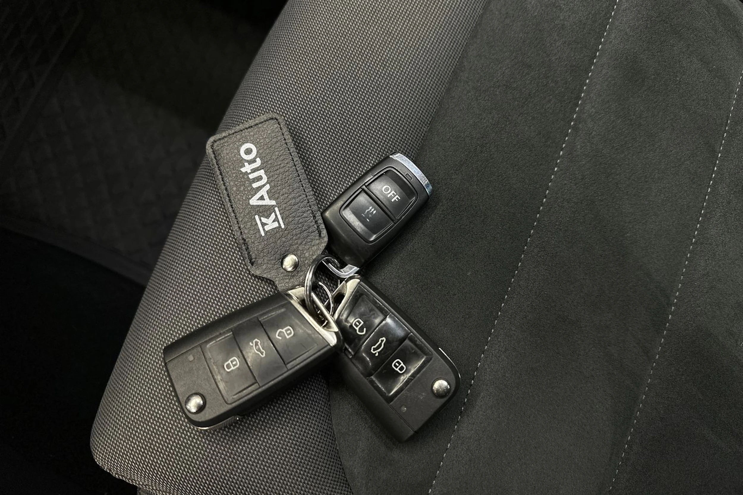 keltainen Volkswagen Golf 2018 kuva 17.