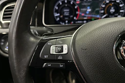 keltainen Volkswagen Golf 2018 kuva 19.