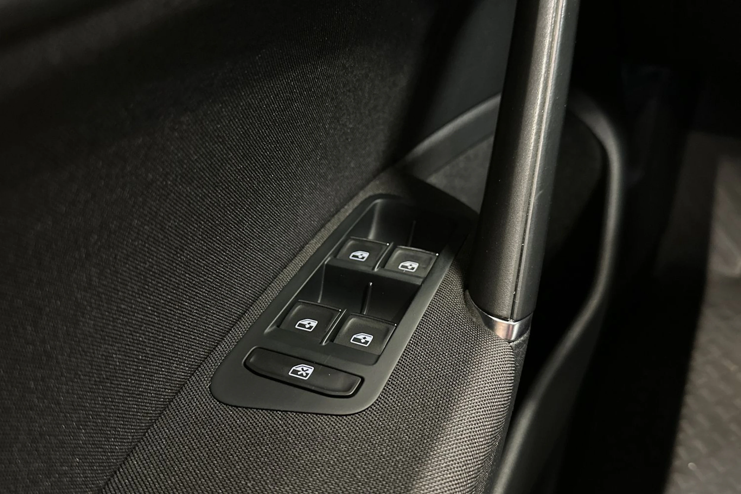 keltainen Volkswagen Golf 2018 kuva 22.