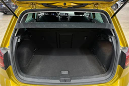 keltainen Volkswagen Golf 2018 kuva 23.