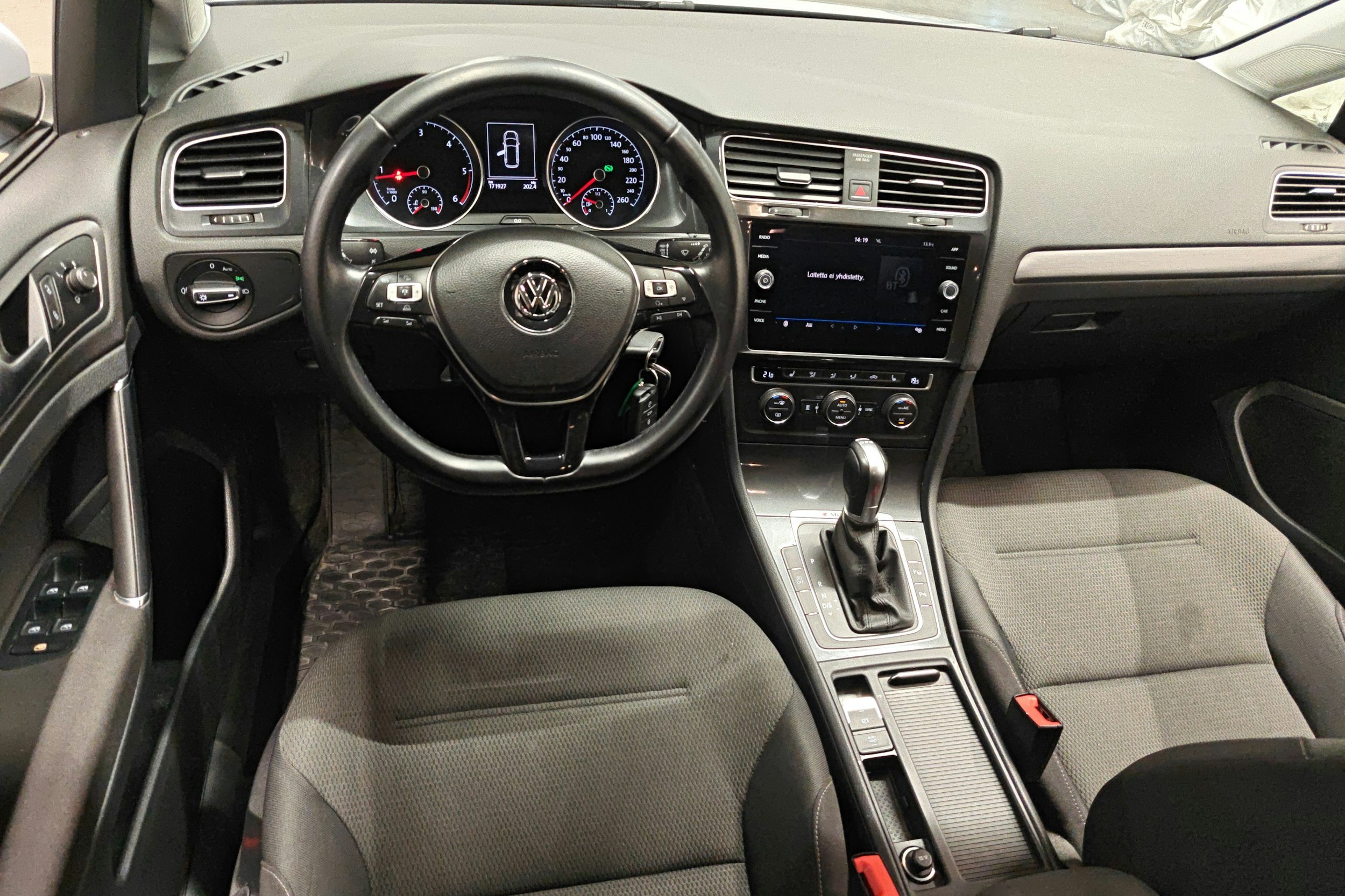 Valkoinen Volkswagen GOLF 2018 kuva 7.