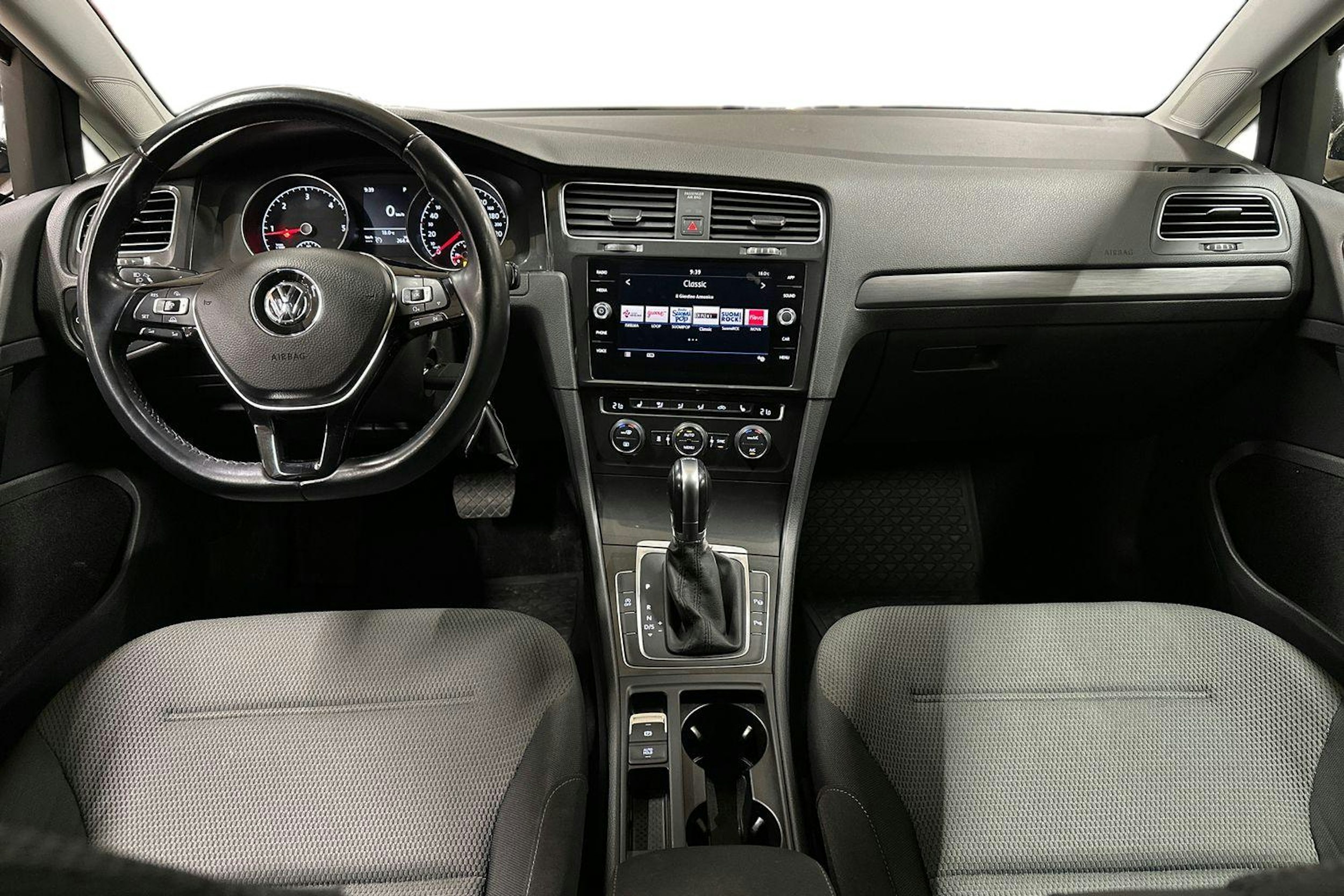 harmaa Volkswagen Golf 2018 kuva 9.