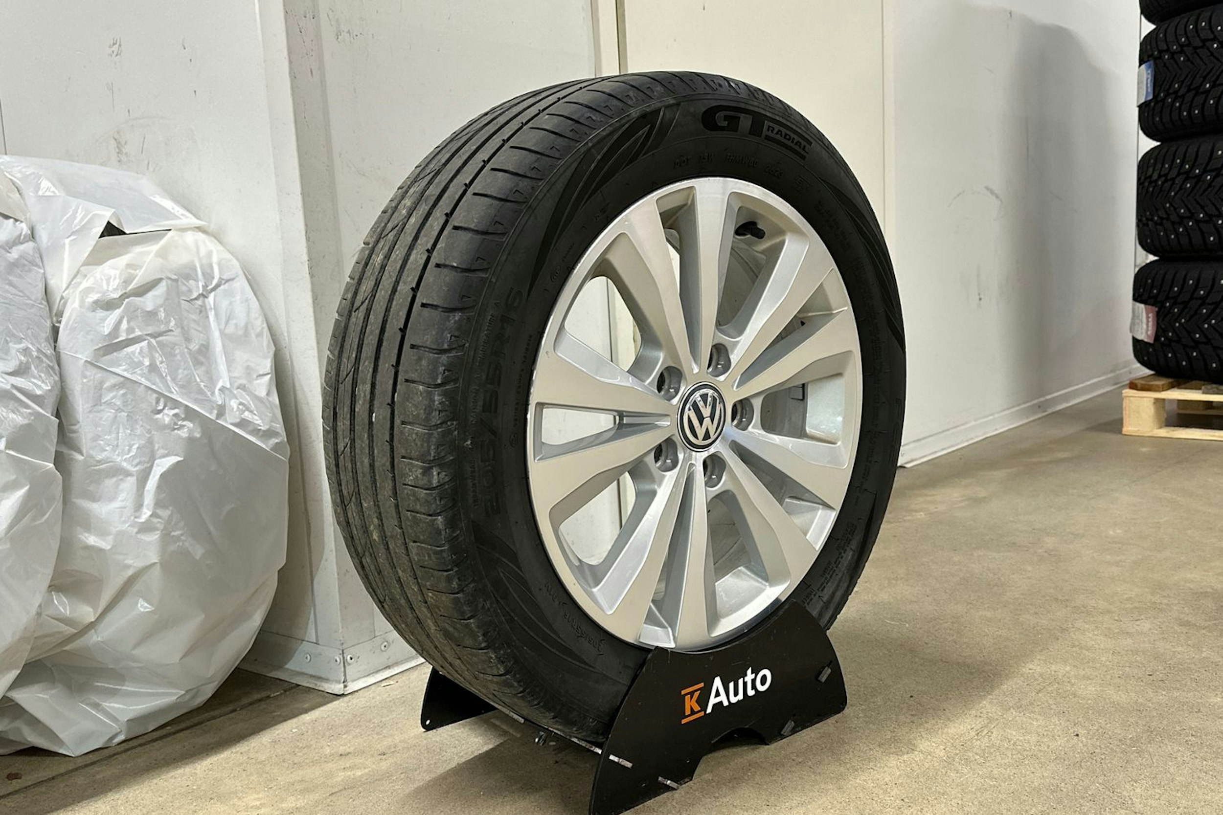 harmaa Volkswagen Golf 2018 kuva 13.