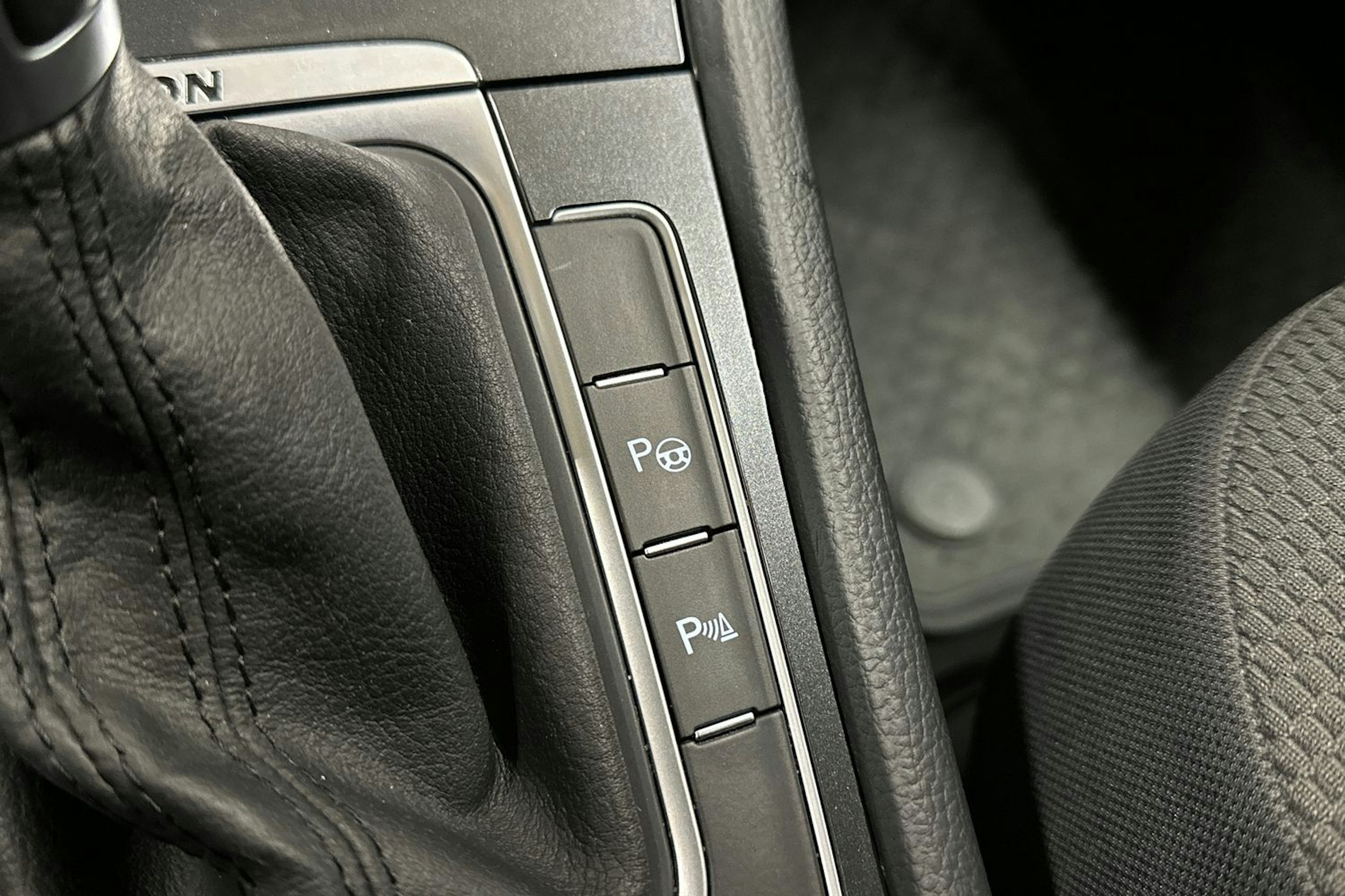 harmaa Volkswagen Golf 2018 kuva 21.