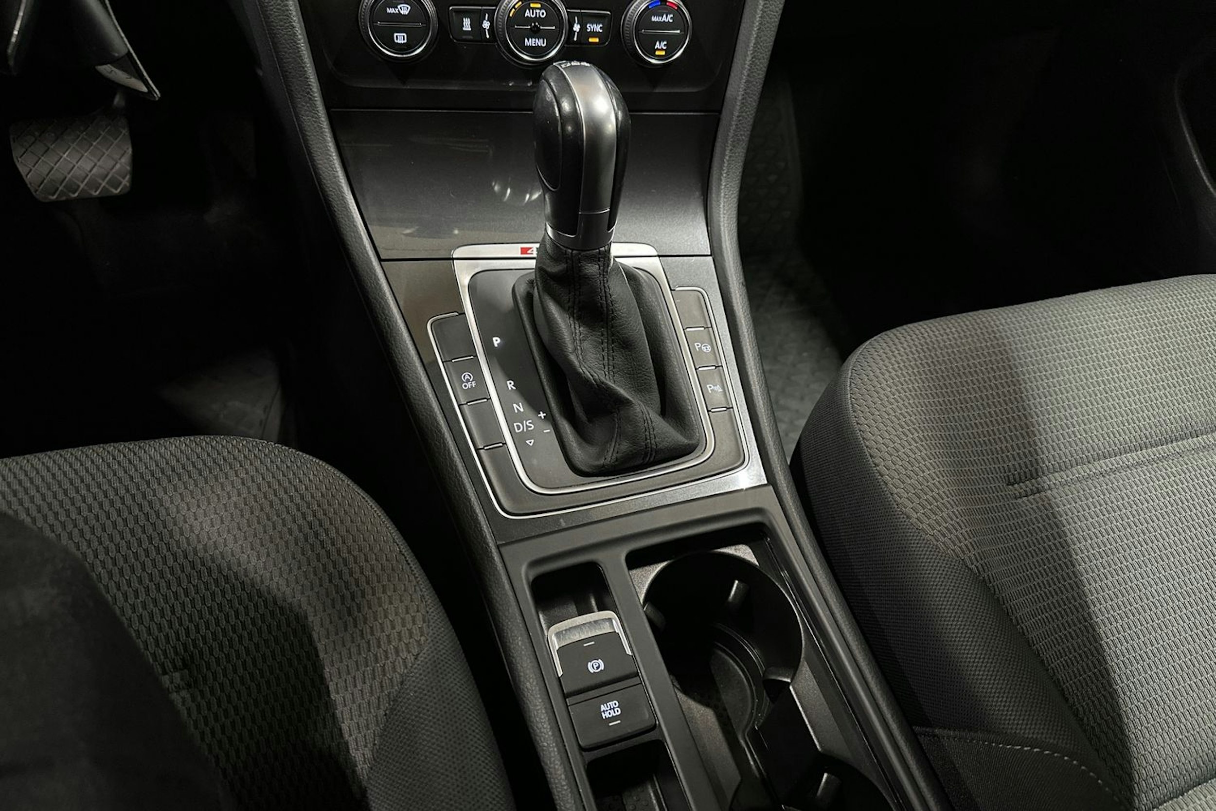 harmaa Volkswagen Golf 2018 kuva 22.