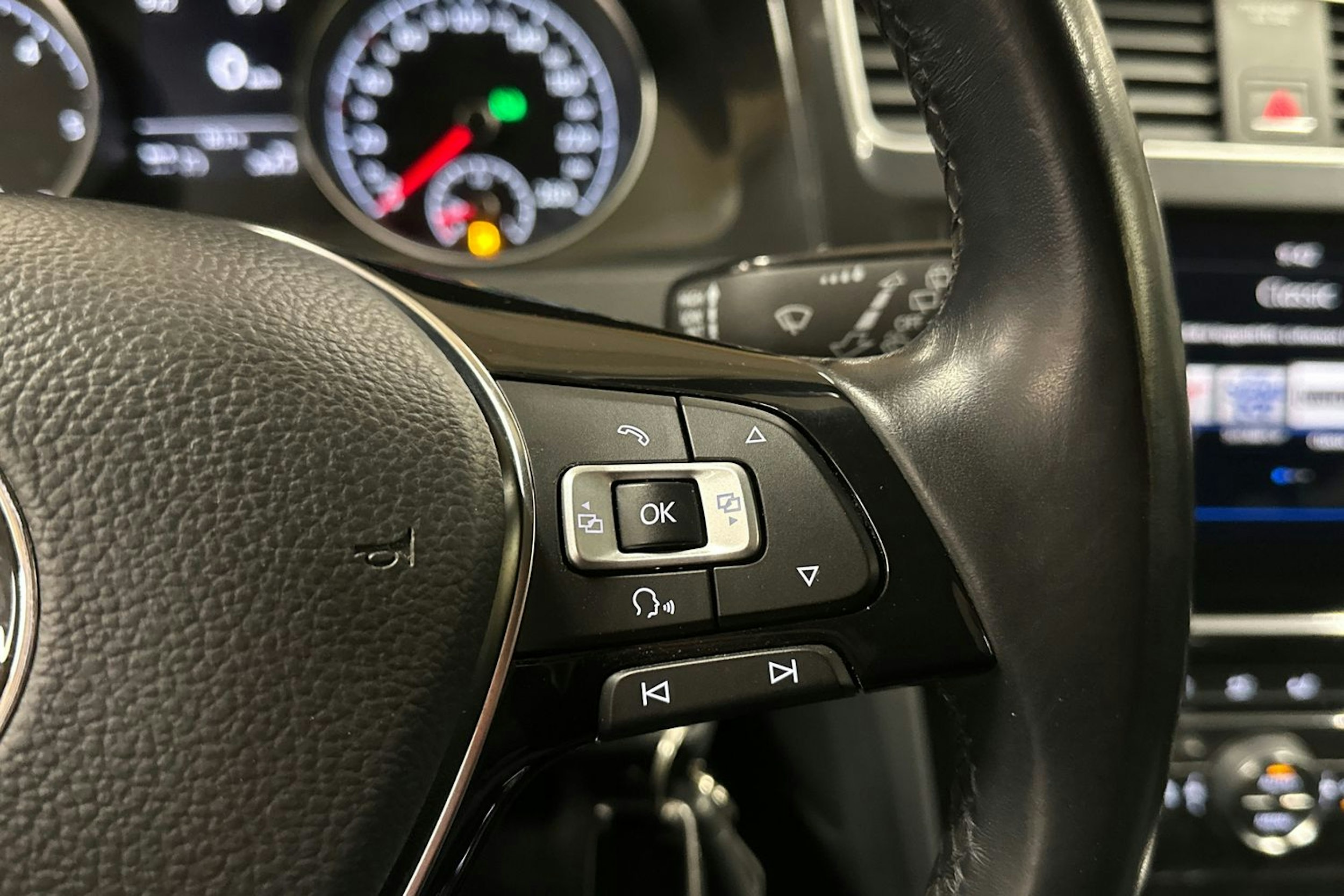 harmaa Volkswagen Golf 2018 kuva 25.